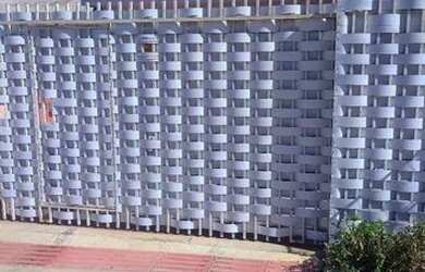 Imagem: A casa possui 3 Dormitórios, 1 Banheiro e 2 Vagas na garagem