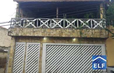 Imagem: A casa possui 3 Dormitórios, 2 Banheiros, 2 Vagas na garagem