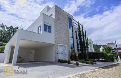 Imagem: A casa em condomínio possui 3 Dormitórios, 4 Banheiros, 2