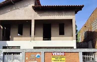 Imagem: A casa possui 3 Dormitórios, 450m² de Área e está localizado