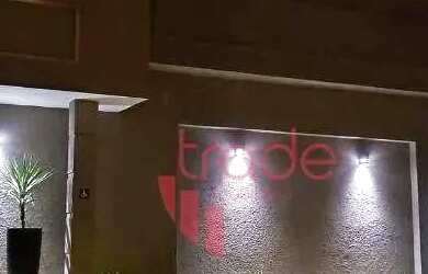 Imagem: O depósito possui 4 Vagas na garagem e 220m² de Área e está