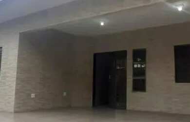 Imagem: A casa possui 3 Dormitórios, 2 Banheiros, 1 Vaga na garagem