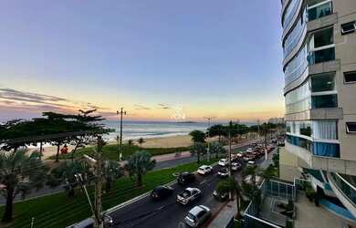 Imagem: O apartamento possui 4 Dormitórios, 5 Banheiros, 3 Vagas na