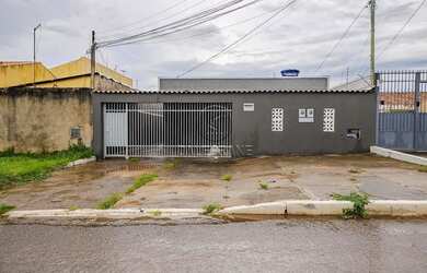 Imagem: A casa possui 2 Dormitórios, 2 Banheiros, 1 Vaga na garagem