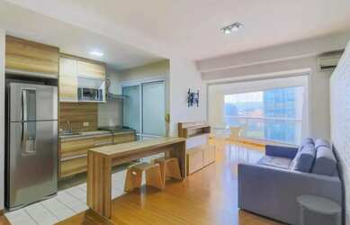 Imagem: O apartamento possui 1 Dormitório, 1 Banheiro, 1 Vaga na garagem