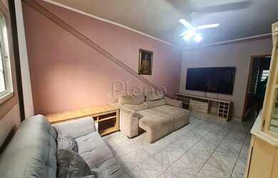 Imagem: A casa possui 3 Dormitórios, 1 Banheiro, 4 Vagas na garagem