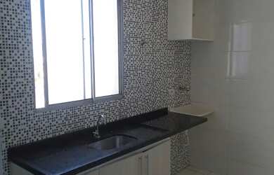 Imagem: O apartamento possui 2 Dormitórios, 1 Banheiro, 1 Vaga na garagem