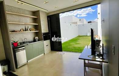 Imagem 1: Casa residencial em condomínio disponível para locação no bairro Grand...