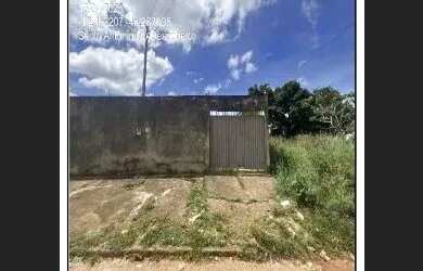 Imagem: A casa possui 1 Dormitório, 1 Banheiro, 1 Vaga na garagem e