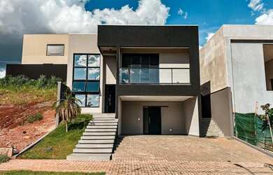 Imagem: A casa em condomínio possui 3 Dormitórios, 3 Banheiros, 4