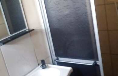 Imagem: A casa possui 2 Dormitórios, Acomodam 4 pessoas, 2 Vagas na