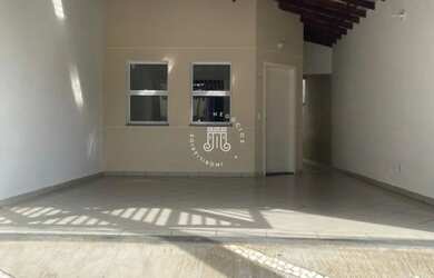 Imagem: A casa possui 2 Dormitórios, 1 Banheiro, 2 Vagas na garagem