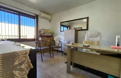 Imagem 13: CASA BAIRRO CAMOBI COM 4 DORMITÓRIOS, PISCINA E PÁTIO