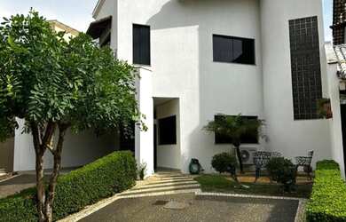 Imagem: A casa em condomínio à venda possui 4 Dormitórios, 4 Banheiros