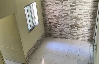 Imagem: A casa possui 2 Dormitórios, 2 Banheiros, 2 Vagas na garagem