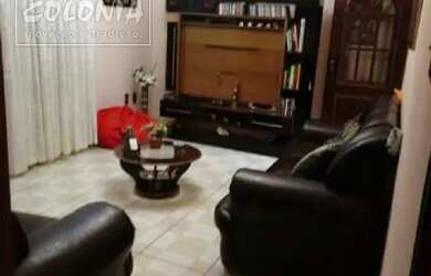 Imagem: A casa possui 4 Dormitórios, 5 Banheiros, 4 Vagas na garagem