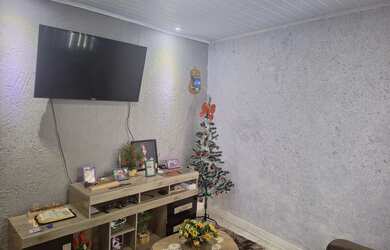 Imagem: A casa possui 5 Dormitórios, 4 Banheiros, 1 Vaga na garagem