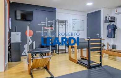 Imagem: O depósito possui 2 Vagas na garagem e 53m² de Área e está