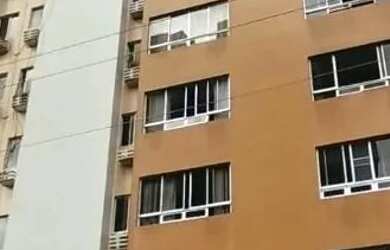 Imagem: O apartamento possui 3 Dormitórios, 1 Banheiro, 1 Vaga na garagem