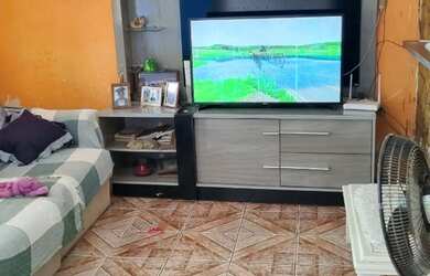 Imagem: A casa possui 2 Dormitórios, 1 Banheiro, 1 Vaga na garagem