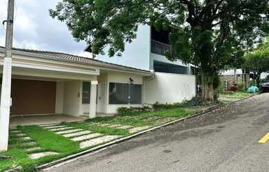 Imagem: A casa em condomínio possui 3 Dormitórios, 3 Banheiros, 2