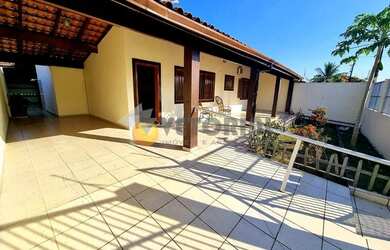 Imagem: A casa possui 3 Dormitórios, 3 Banheiros, 3 Vagas na garagem