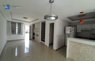 Imagem: A casa e possui 3 Dormitórios, Suítes, 2 Banheiros, 2 Vagas