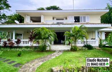 Imagem: A casa em condomínio possui 4 Dormitórios, 5 Banheiros e 407m²