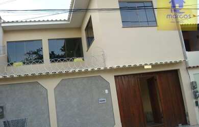 Imagem: A casa possui 3 Dormitórios, 2 Banheiros, 1 Vaga na garagem