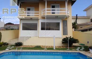 Imagem: A casa possui 3 Dormitórios, 2 Banheiros, 3 Vagas na garagem