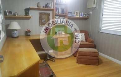 Imagem: A casa em condomínio possui 5 Dormitórios, 5 Banheiros, 4