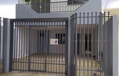 Imagem: A casa possui 3 Dormitórios, 3 Banheiros, 2 Vagas na garagem