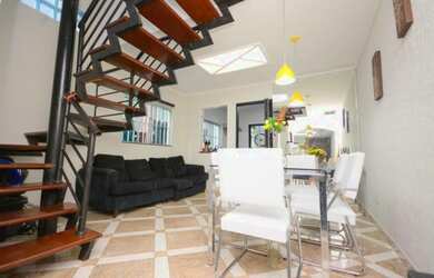 Imagem 2: Casa Jardim Textil Linda. 240m² de Área, 4 Vagas na garageme3 Dormitórios