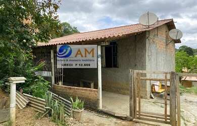 Imagem: A casa possui 2 Dormitórios, 1 Banheiro, 2 Vagas na garagem