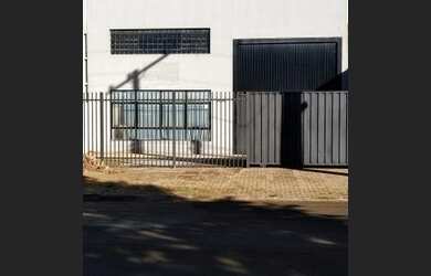 Imagem: O depósito possui 300m² de Área e está localizado em Vila