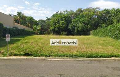 Imagem: O terreno possui 980m² de Área e está localizado em Jardim