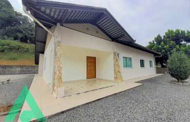 Imagem: A casa possui 3 Dormitórios, 3 Banheiros, 2 Vagas na garagem