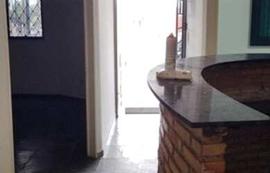 Imagem: A casa possui 4 Dormitórios, 2 Banheiros, 3 Vagas na garagem