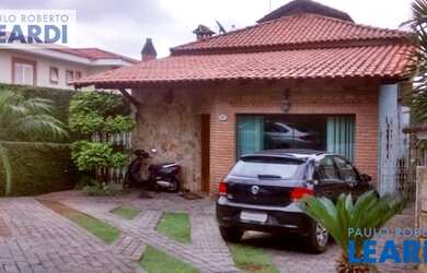 Imagem: A casa em condomínio possui 4 Dormitórios, 4 Banheiros, 4