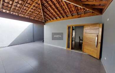 Imagem: A casa possui 2 Dormitórios, 1 Banheiro, 2 Vagas na garagem