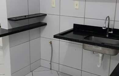 Imagem: O apartamento possui 2 Dormitórios, 1 Banheiro, 1 Vaga na garagem