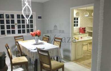 Imagem: A casa em condomínio possui 4 Dormitórios, 4 Banheiros, 2