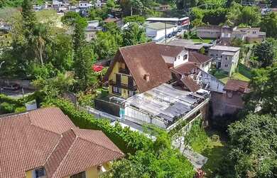 Imagem: A casa possui 4 Dormitórios, 4 Banheiros, 1 Vaga na garagem