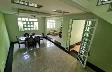 Imagem: A casa possui 3 Dormitórios, 3 Banheiros, 3 Vagas na garagem