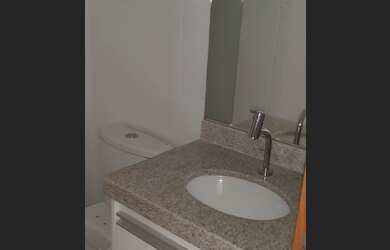 Imagem: O apartamento possui 3 Dormitórios, 1 Banheiro, 2 Vagas na