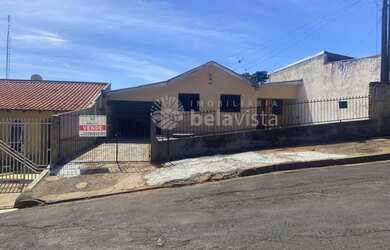 Imagem: A casa possui 2 Dormitórios, 1 Banheiro, 1 Vaga na garagem