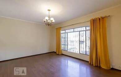 Imagem: A casa possui 4 Dormitórios, 5 Banheiros, 5 Vagas na garagem