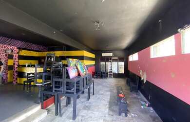 Imagem: A casa possui 2 Banheiros, 5 Vagas na garagem e 600m² de Área