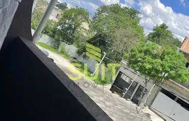 Imagem: A casa possui 3 Dormitórios, 3 Banheiros, 2 Vagas na garagem