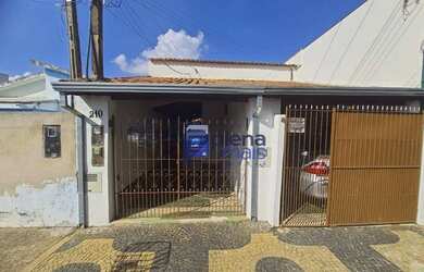 Imagem: A casa possui 1 Dormitório, 1 Banheiro, 1 Vaga na garagem